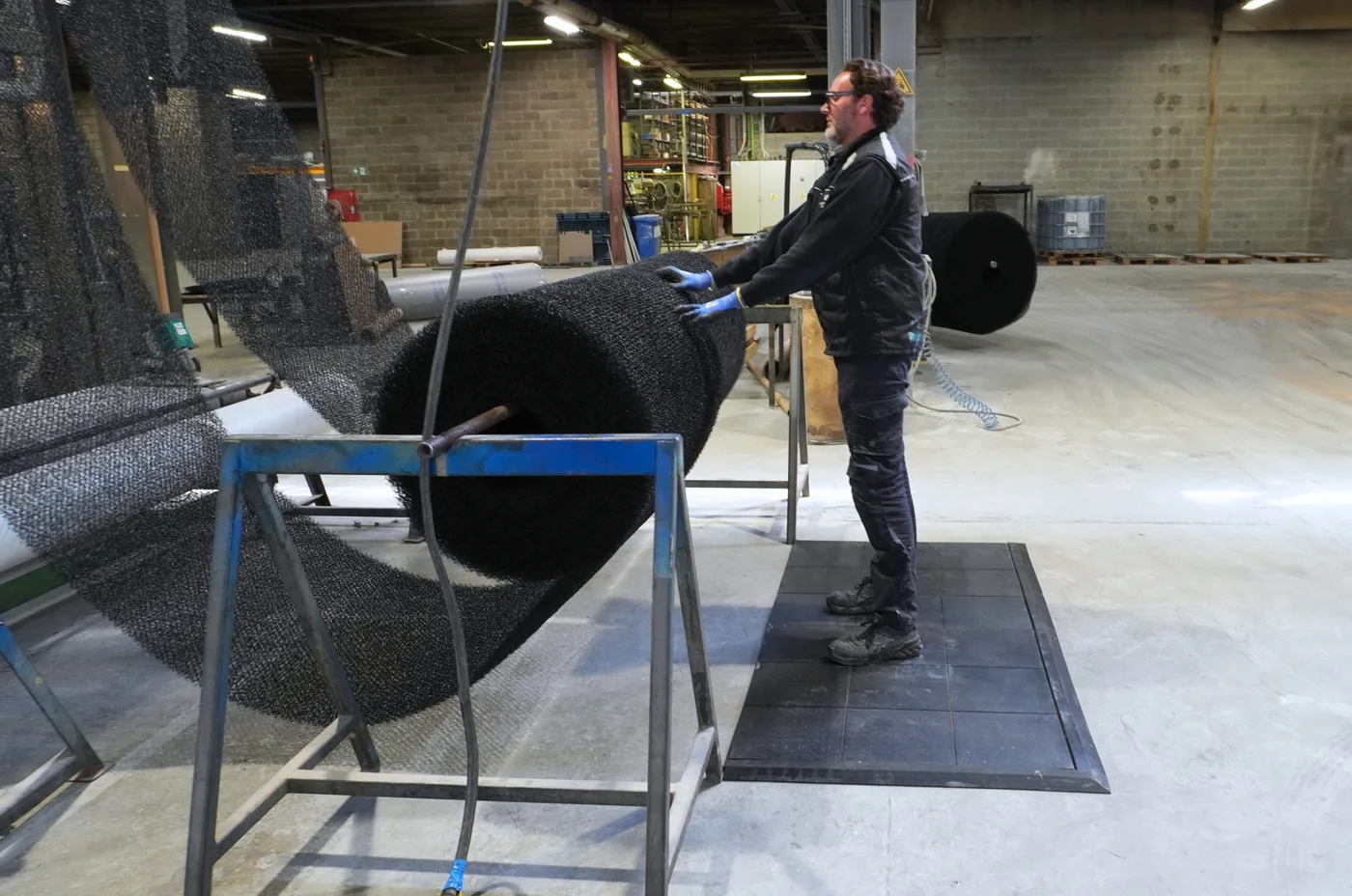 M-Lock Comfort anti-fatigue tiles installed at an industrial standing workstation