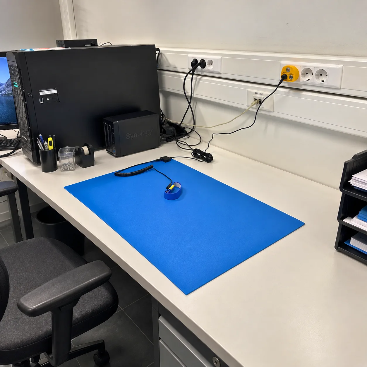 M3 ESD bench mat kit set up at a PC workstation with the grounding cord connected. Accessories ship with the Kit sizes only